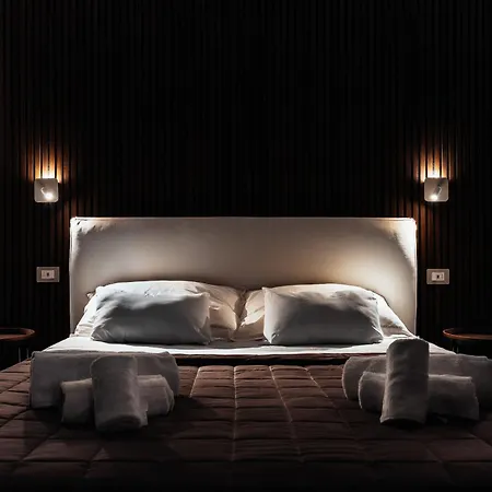 Sun Pool Near Free Parking *