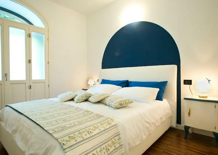 Sun Pool Near Free Parking