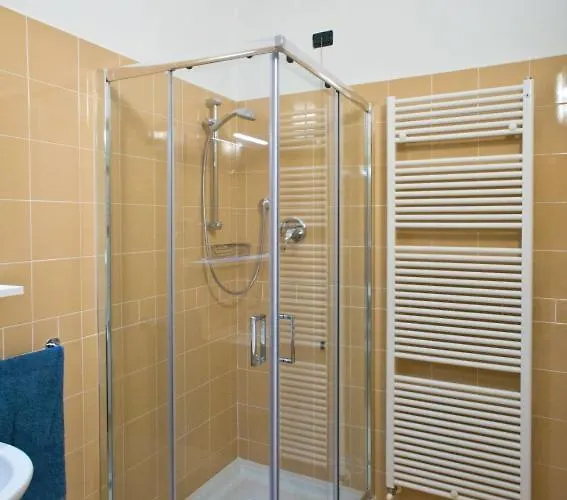 Sun Pool Near Free Parking