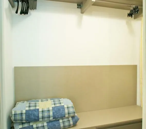 Sun Pool Near Free Parking *