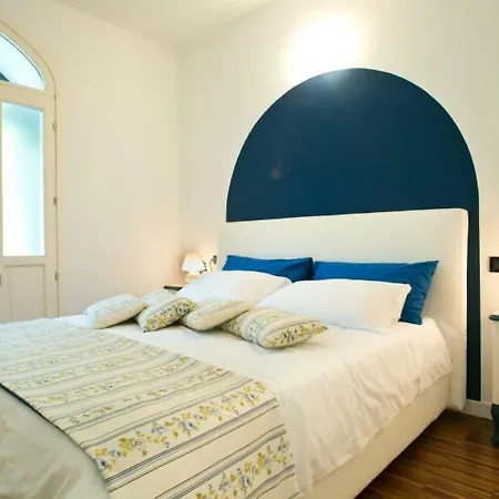 Sun Pool Near Free Parking