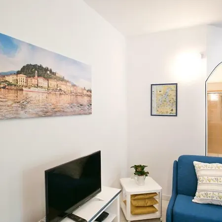 Sun Pool Near Free Parking * ベッラージョ