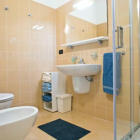 Sun Pool Near Free Parking