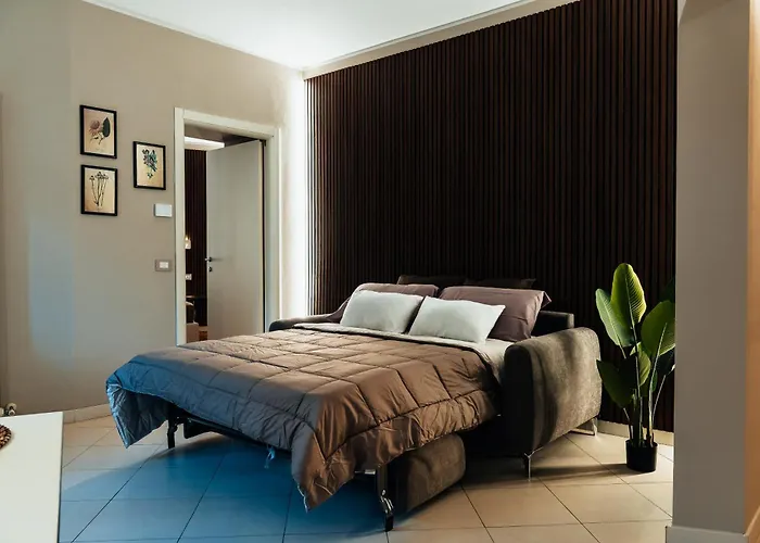 Sun Pool Near Free Parking