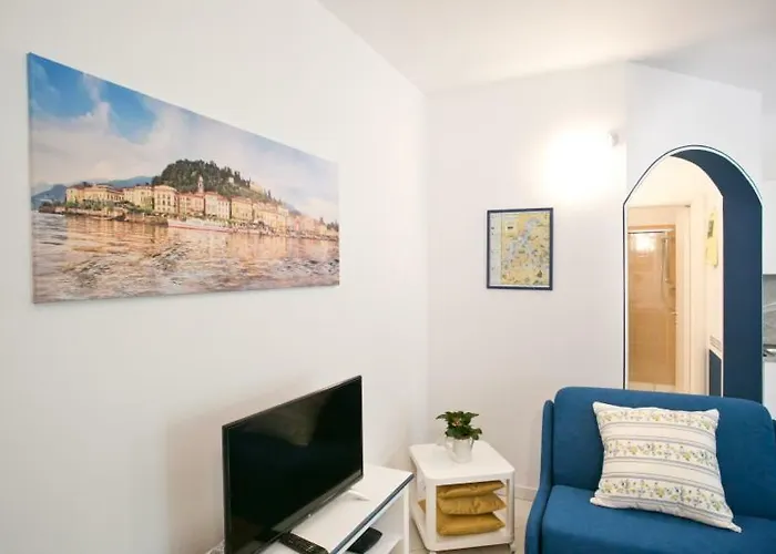 Sun Pool Near Free Parking * ベッラージョ