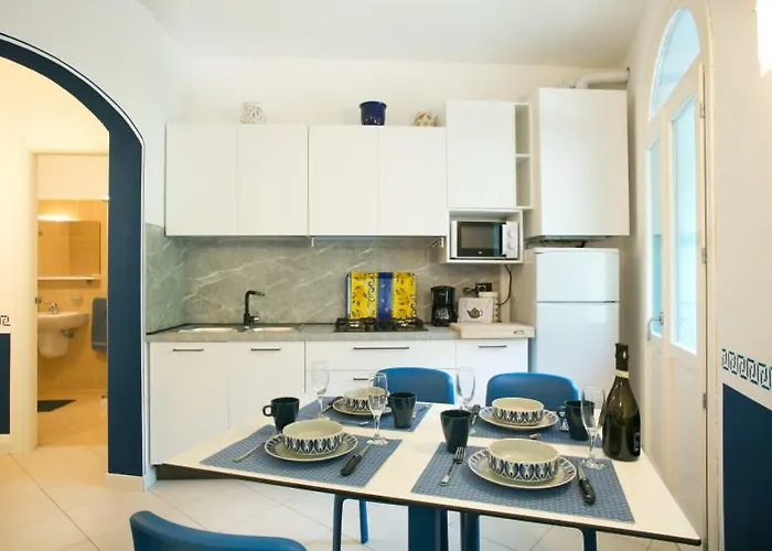 Sun Pool Near Free Parking *