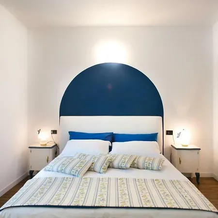 Sun Pool Near Free Parking *