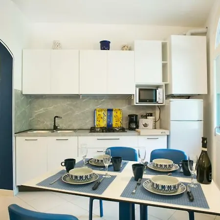 Sun Pool Near Free Parking *