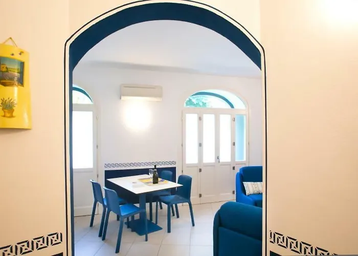 Sun Pool Near Free Parking *